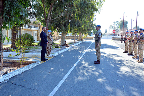 The Legal Counsel is welcomed to UNFICYP HQ by Force Commander, General Lund, and a Guard of Honour.