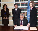 14 March 2006, Signing of the Optional Protocol to the Convention on the Safety of United Nations and Associated Personnel, United Nations Headquarters, New York: Mr. Boutros Assaker (Lebanon), signing the Protocol.