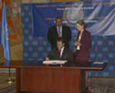 14 September 2006, Signing of the Optional Protocol to the Convention on the Safety of United Nations and Associated Personnel, United Nations Headquarters, New York: Mr. Thomas Matussek (Germany), signing the Protocol.