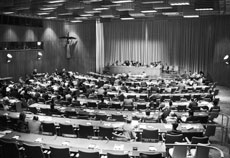 14 October 1988 - Sixth Committee of the General Assembly, United Nations, New York. The Sixth Committee considering the report of the Special Committee on the Charter of the United Nations and on the Strengthening of the Role of the Organization, as well as of the peaceful settlement of disputes between States. A general view of the meeting. (Photo Credit: UN Photo/Saw Lwin)