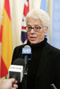 23 November 2004, United Nations Headquarters, New York: Ms. Carla Del Ponte, Prosecutor of the International Criminal Tribunal for the former Yugoslavia, addressing correspondents following a briefing in the Security Council on the International Criminal Tribunals for the former Yugoslavia and for Rwanda.  