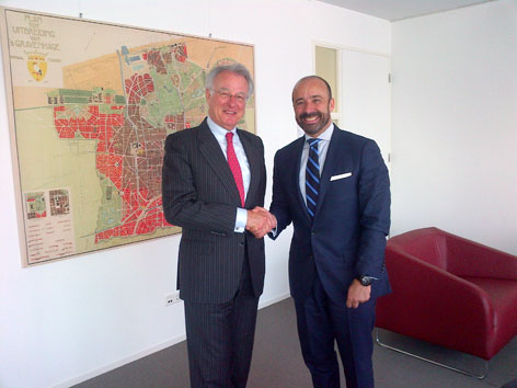 Mr. Serpa Soares meet with Mr. van Aartsen, Mayor of the City of The Hague