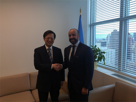 The United Nations Legal Counsel, Mr. Serpa Soares, meets with Mr. Xu Hong, Director General of the Department of Treaty and Law of the Ministry of Foreign Affairs of the People's Republic of China 