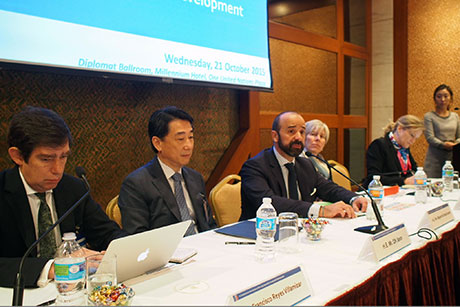 Mr. Serpa Soares, joined the Permanent Representative of the Republic of Korea to the United Nations, H.E. Ambassador OH Joon, and the Chairman of the 48th session of the United Nations Commission on International Trade Law (UNCITRAL), Professor Francisco Reyes Villamizar, in opening a seminar on E-Commerce.
