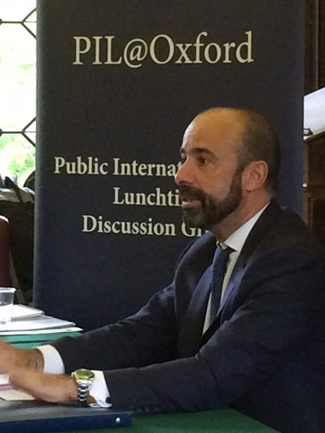 Mr. Serpa Soares addresses the Oxford University Public International Law Discussion Group